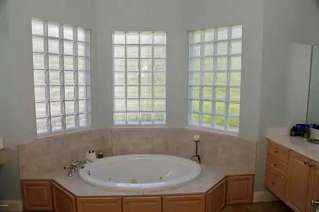 Building Photo - 373 Peregrine Dr