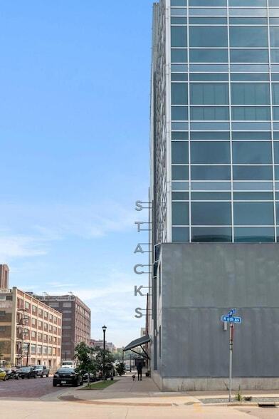 Building Photo - 345 N 6th Ave