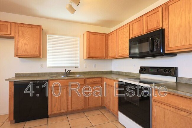 Building Photo - 2320 W Allens Peak Dr