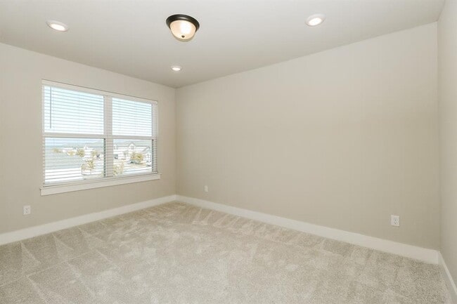 Building Photo - 256 Victoria Peak Lp