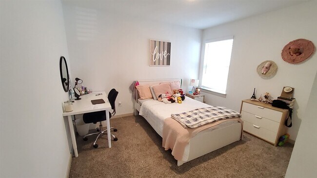 Building Photo - 4011 Itzle Is Ct