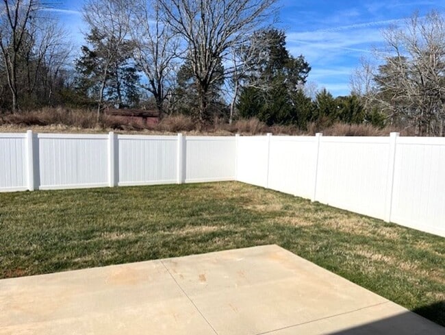 Building Photo - ~~ Beautiful 3-bedroom Home ~~