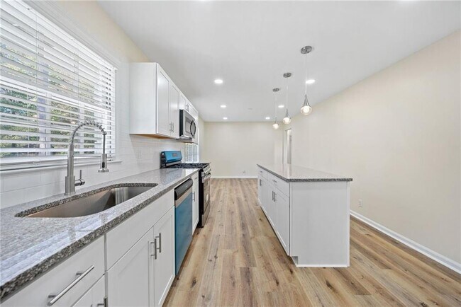 Building Photo - 1467 Thompson Pl