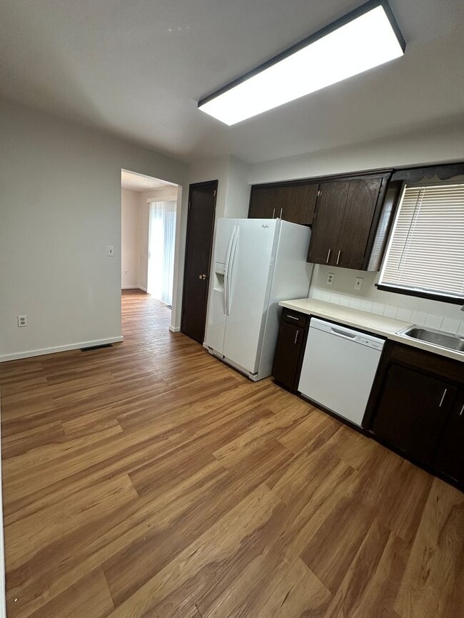 Building Photo - Gorgeous 4 Bedroom 2 Bathroom House!!!! #1101