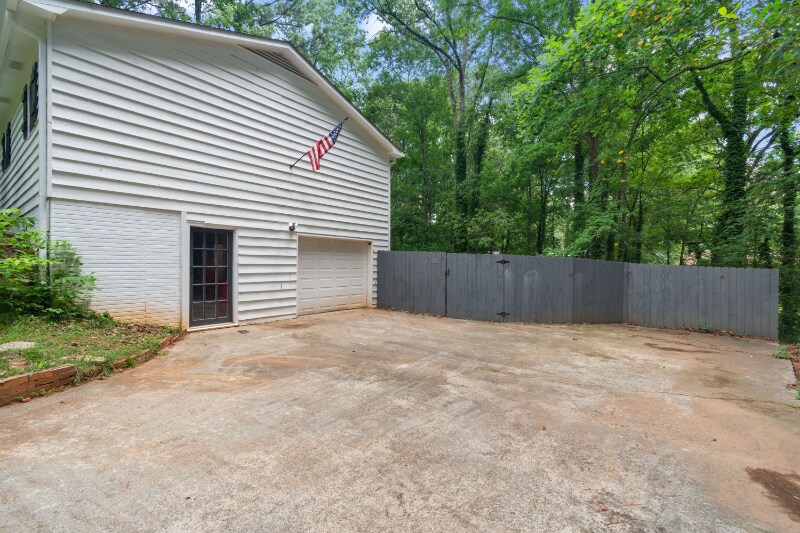 Building Photo - 142 Wanda Ave