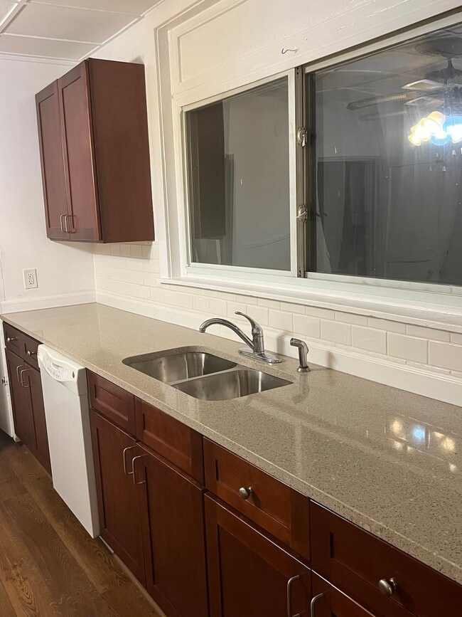 Building Photo - 2412 9th Ave