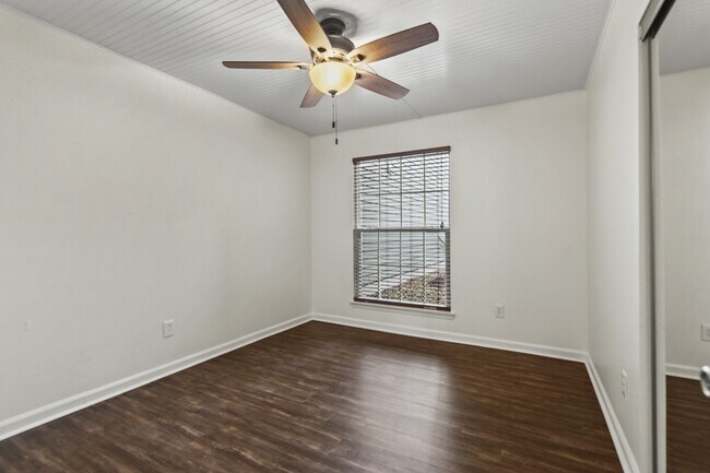 Building Photo - 1878 Montclair Dr