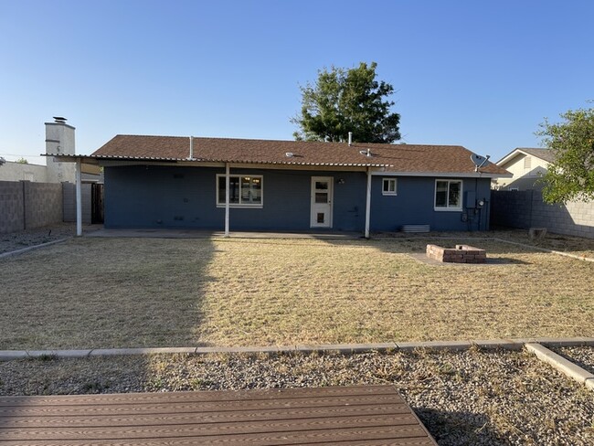 Building Photo - Downtown Gilbert House with Huge Backyard