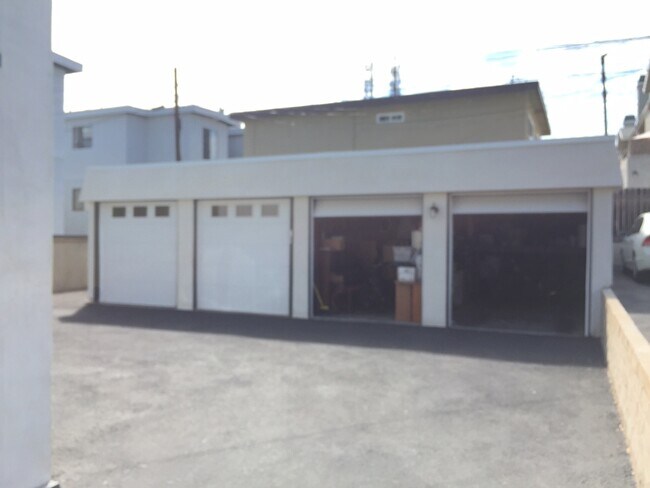 Building Photo - 521 Indiana St