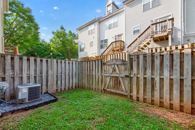 Building Photo - 13504 Hamlet Square Ct