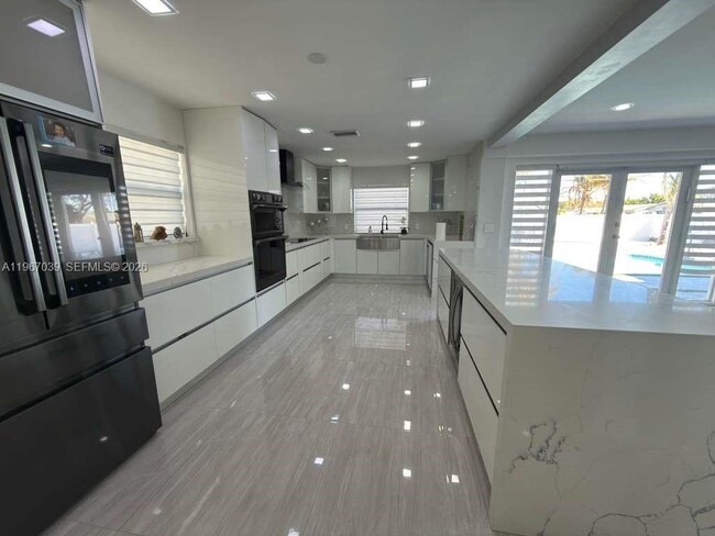 Building Photo - 4801 W Park Rd