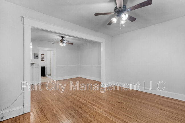 Building Photo - 4032 Roland Ave