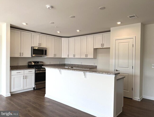 Building Photo - 24160 Port Ln