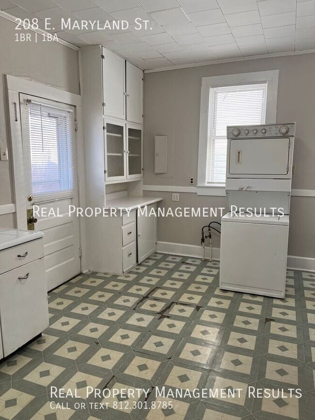 Building Photo - 208 E Maryland St