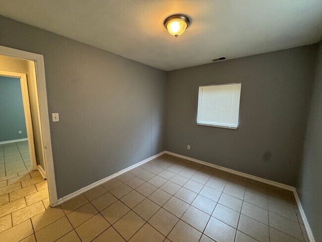 Building Photo - 2238-2240 Barnor Dr