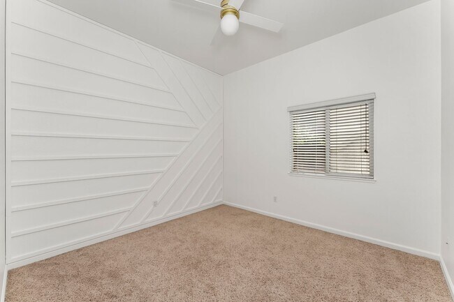 Building Photo - 10000 Shana Way