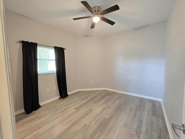 Building Photo - 3840 Serenade Ln