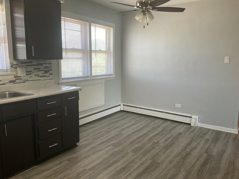 Building Photo - 3601 W 79th St