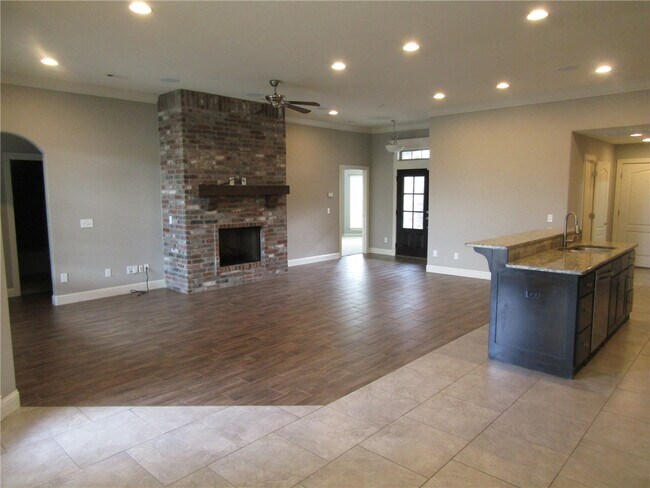 Building Photo - 4200 SW Rhinestone Blvd