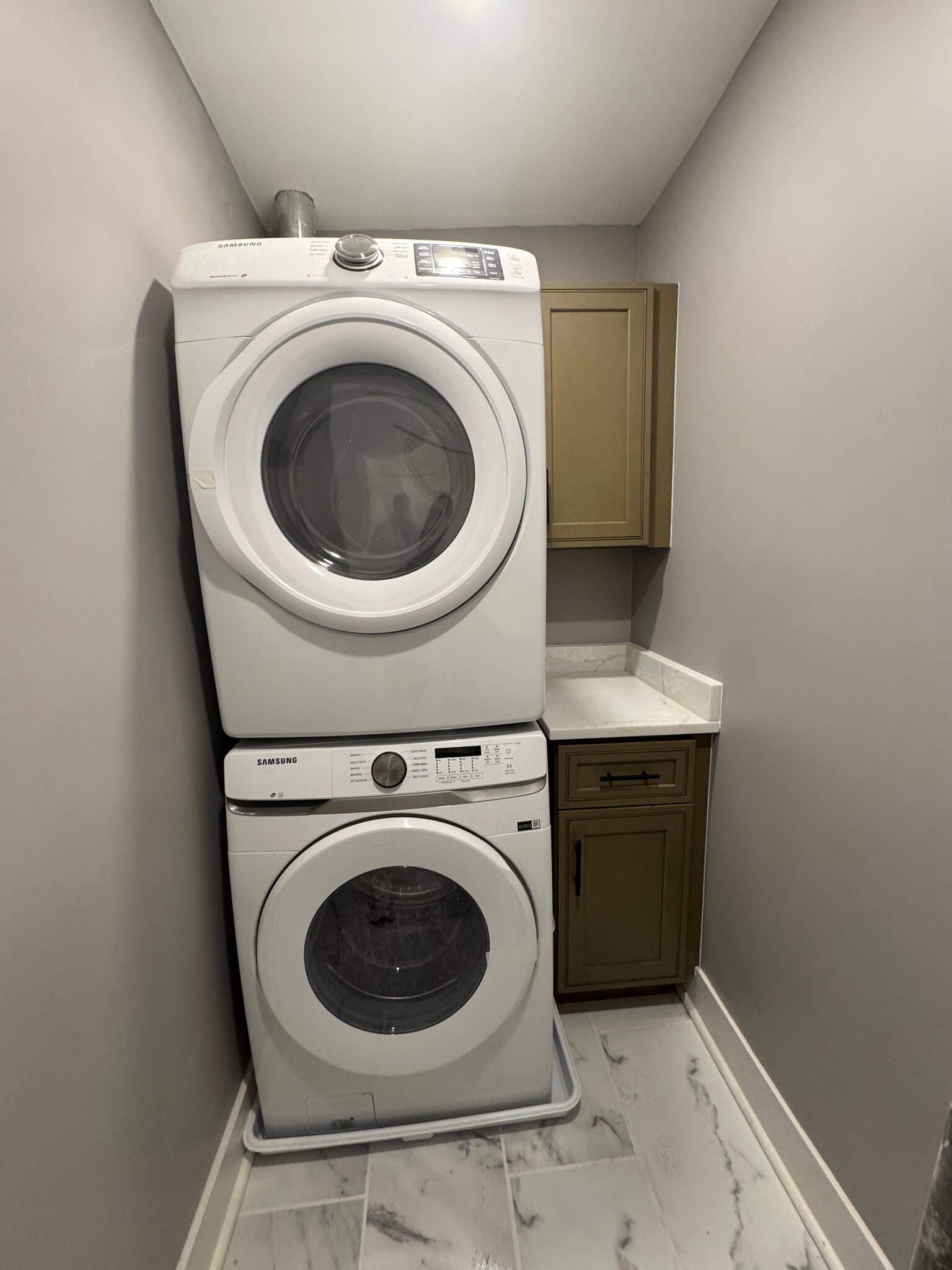 Building Photo - 3374 Webster Ave