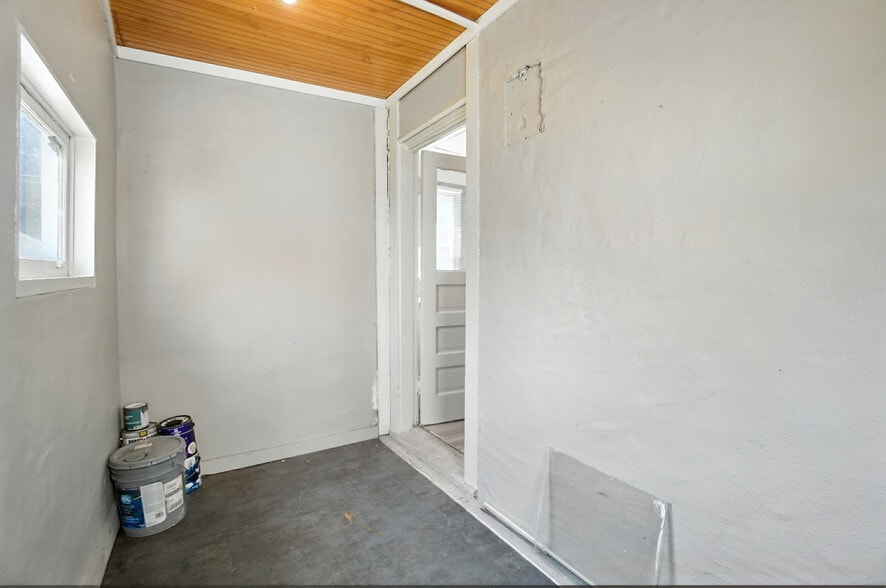 Building Photo - 2911 Broadway