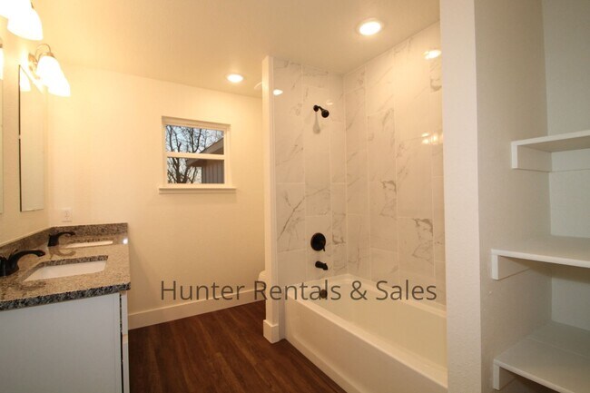 Building Photo - Upscale Four-Bedroom Townhome!