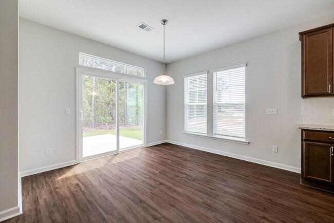 Building Photo - 4 bed, 2.5 bathroom spacious home in Pooler!