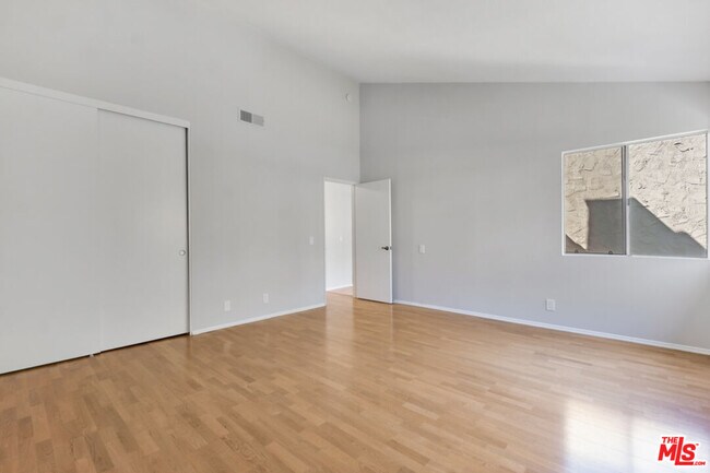 Building Photo - 603 Racquet Club Ln