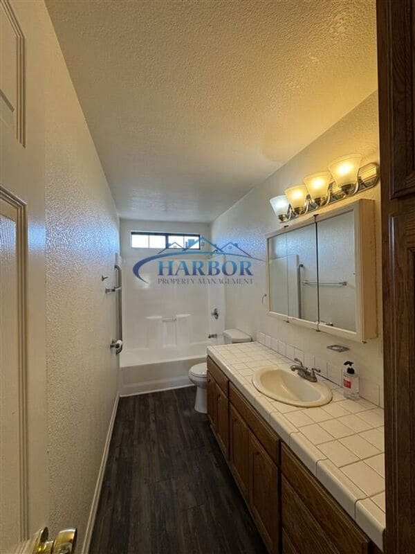 Building Photo - 820 W 1st St