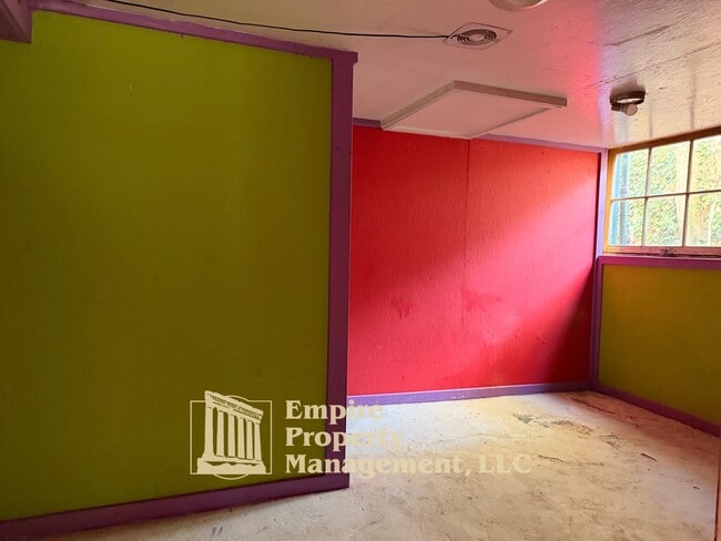 Building Photo - 537 NE Winchester St