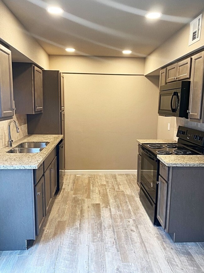 Building Photo - 8674 Glen Meadow Ln