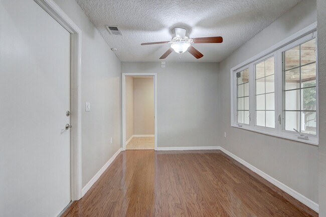 Building Photo - 5281 Jade Cir