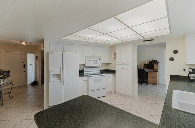 Building Photo - 403 SE 33rd Terrace