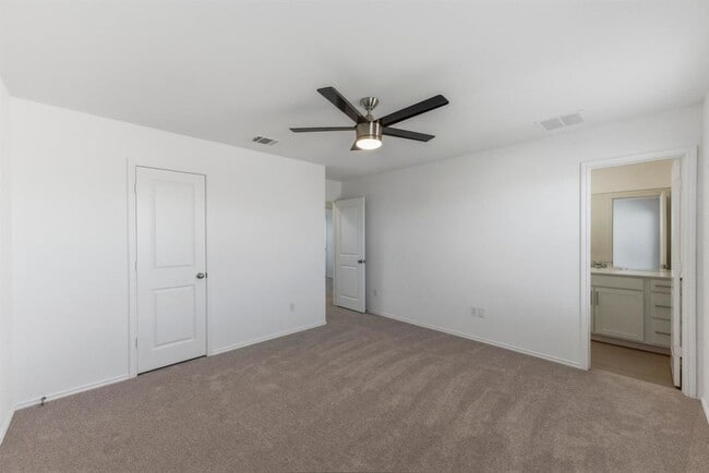 Building Photo - 385 Keefer