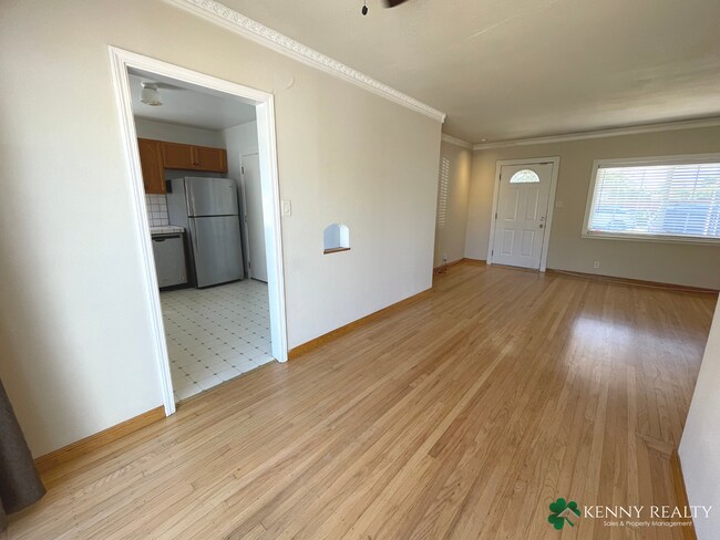 Building Photo - 3 Bedroom Home in Hayward
