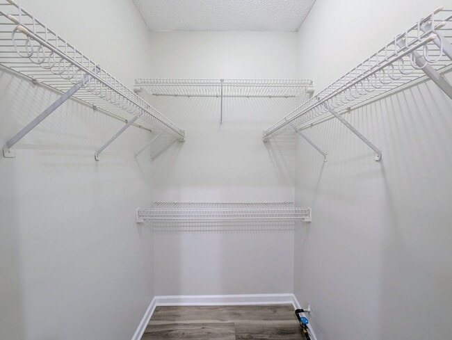 Building Photo - Move-In Ready Townhome with Downstairs Pri...