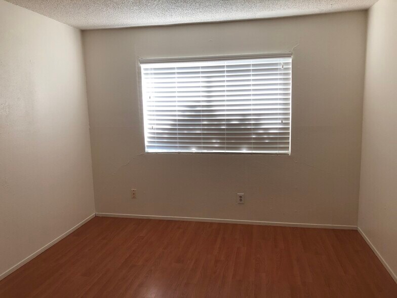 Building Photo - 2104 rosamond ave shasta lake apt 2