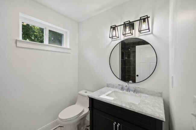 Building Photo - Brand NEW East Nashville 3 bedroom/3.5 bat...