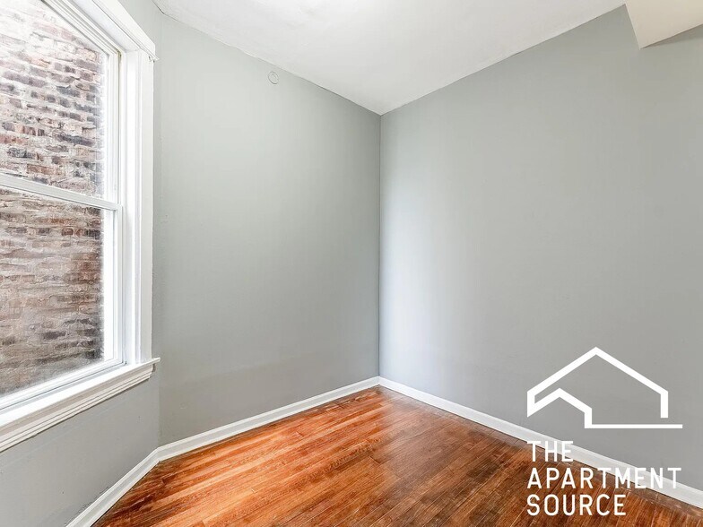 Building Photo - 1426 S Avers Ave