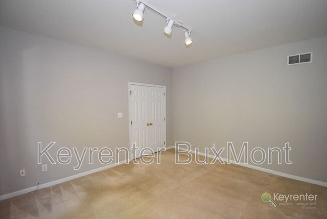 Building Photo - 3727 Green Ridge Rd