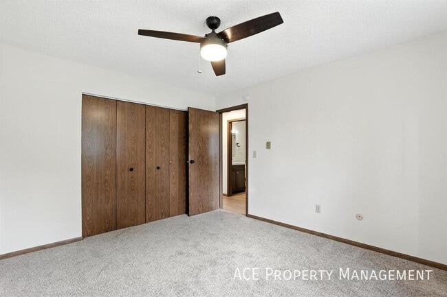 Building Photo - 729 Dakota Dr