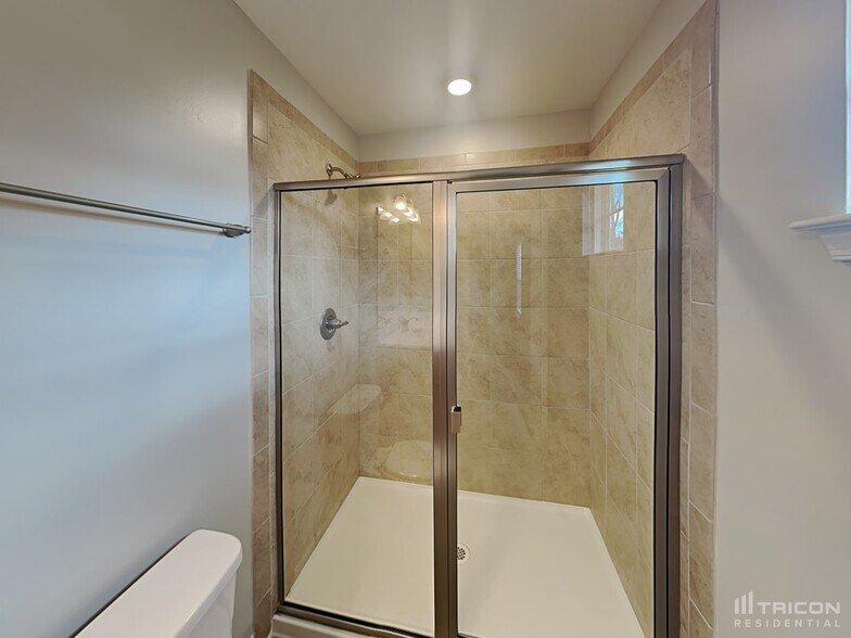 Building Photo - 2240 Pearwick Ct