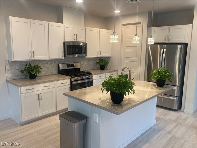 Building Photo - 1247 Rock Hls St