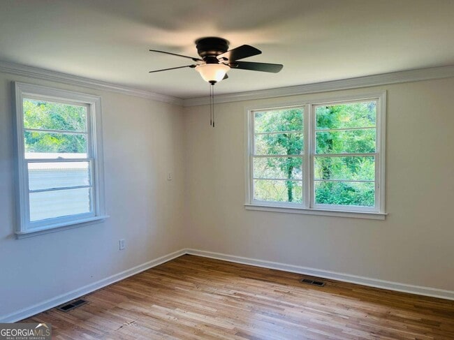 Building Photo - 203 S Chilton Crescent