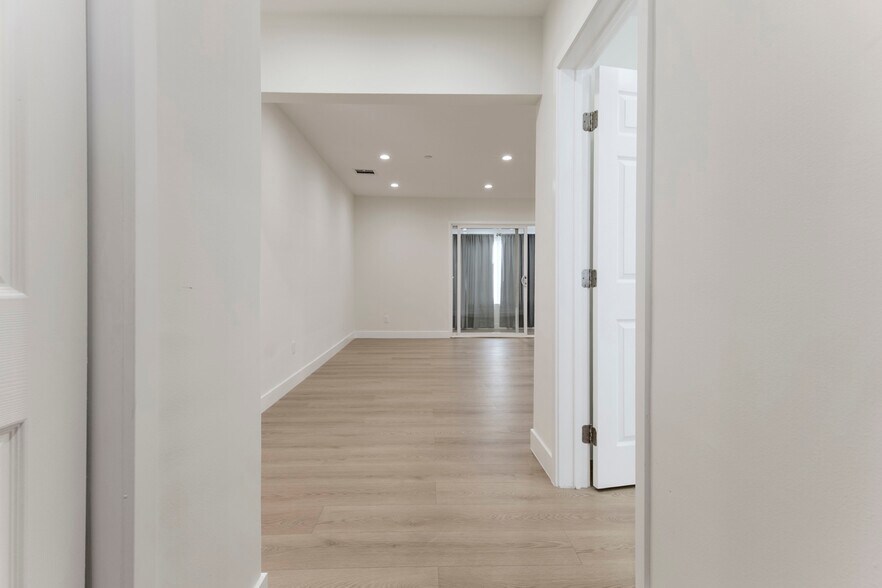 Building Photo - 13327 Strathern St