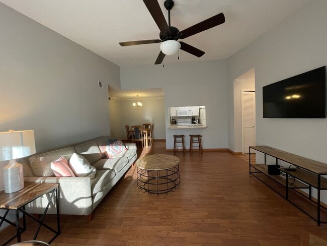 Building Photo - Furnished Oppenheimer Condo; Shorter Lease Options; Unit 212