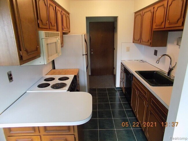Building Photo - 224 Riviera Dr