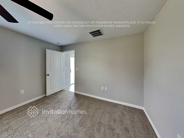 Building Photo - 15527 Miller Creek Dr