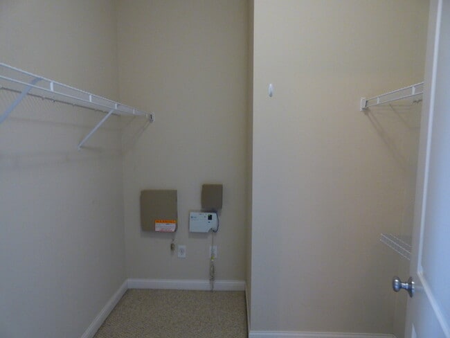 Building Photo - 3 BR 2.5 BA Town Park Condo