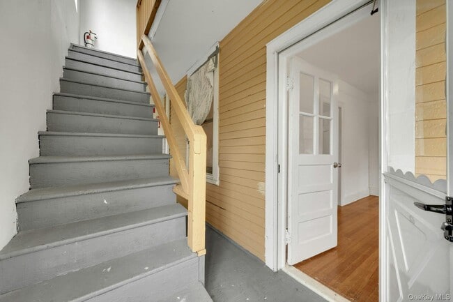 Building Photo - 437 Warburton Ave